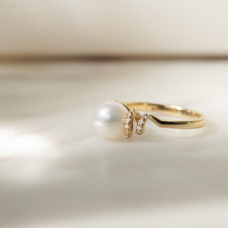 Zlatý prsteň s perlou a diamantmi Mecky 135763