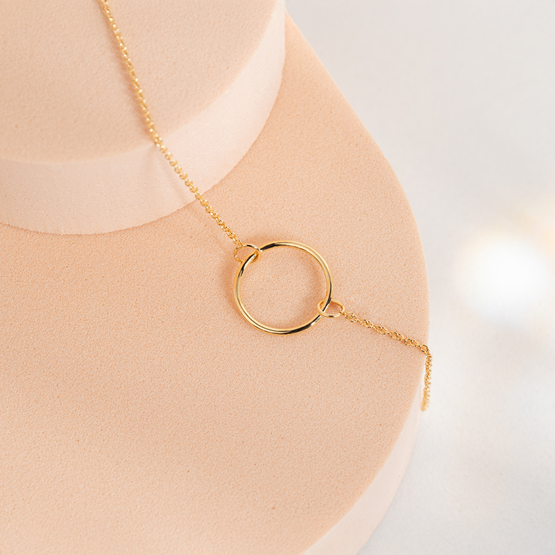 Strieborný náhrdelník minimalistického tvaru Karma