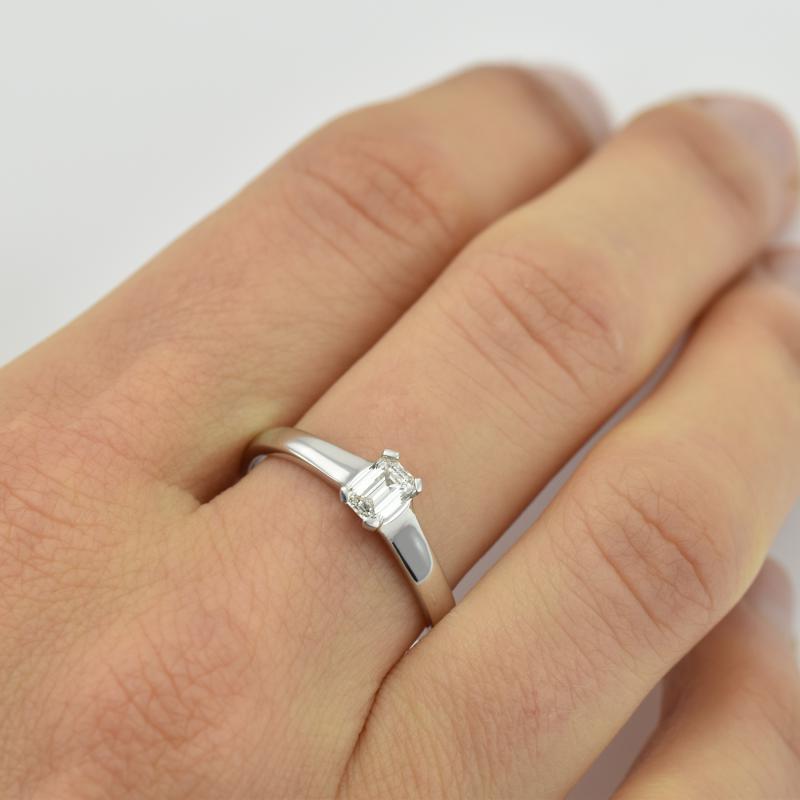Zlatý prsteň s diamantom Melissa 15433