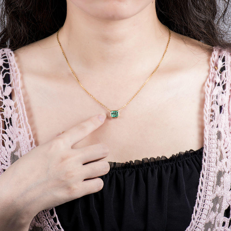 Zlatý smaragdový náhrdelník 18393