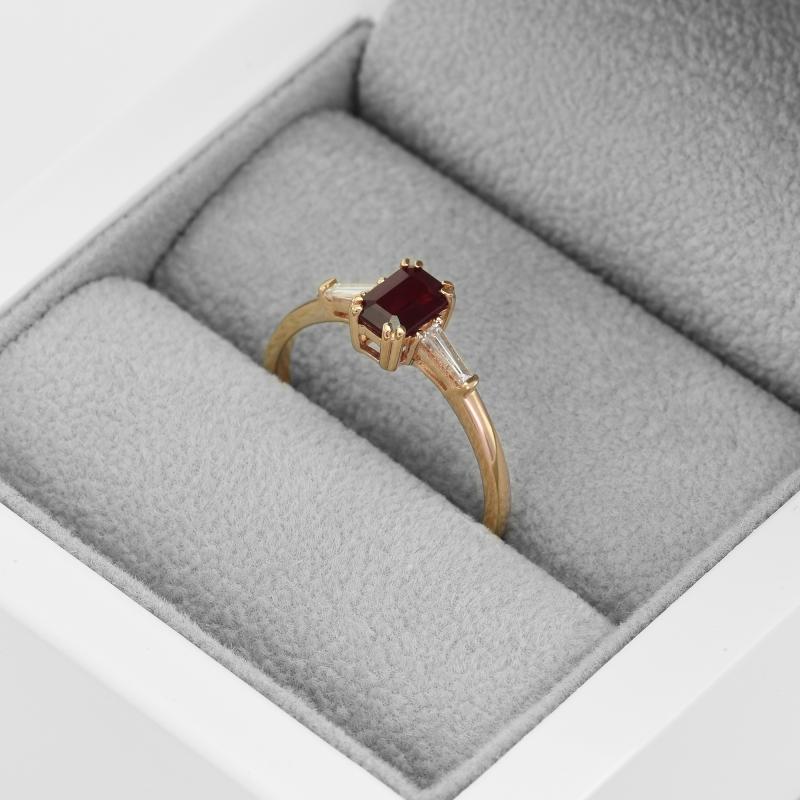Rubínový prsteň s diamantmi 21173