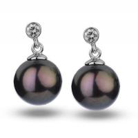 Čierne sladkovodné perly v náušniciach s diamantmi Clyantha