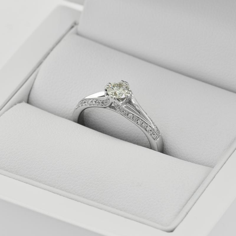 Nádherný zásnubný prsteň posiaty diamantmi 35293