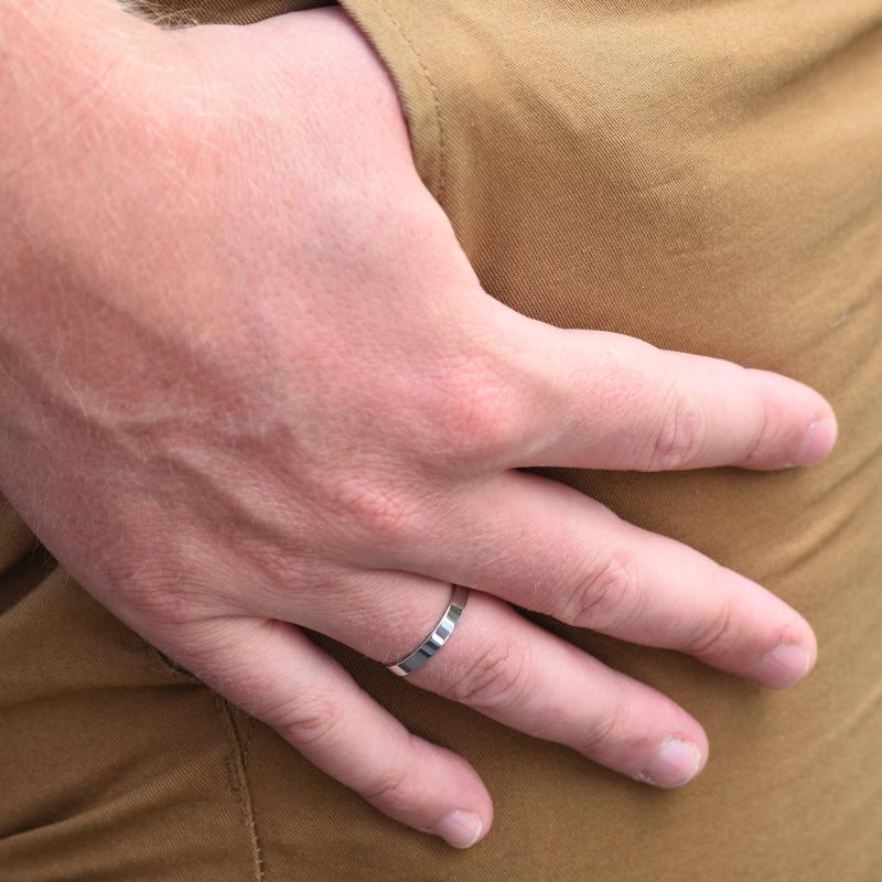 Pánsky plochý svadobný prsteň z platiny 46613