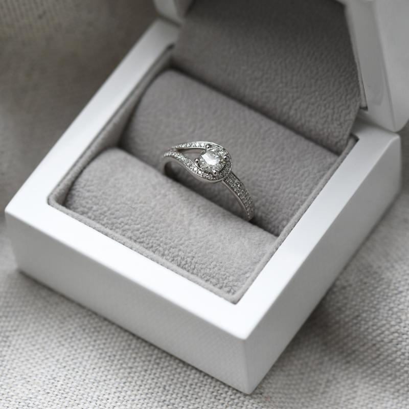 Zásnubný prsteň s certifikovanými diamantmi 49233