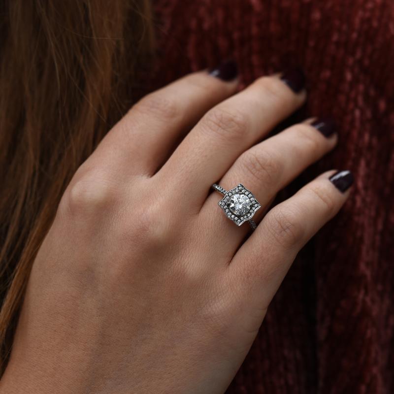 Extravagantný zásnubný diamantový prsteň v halo štýle Omega 49473