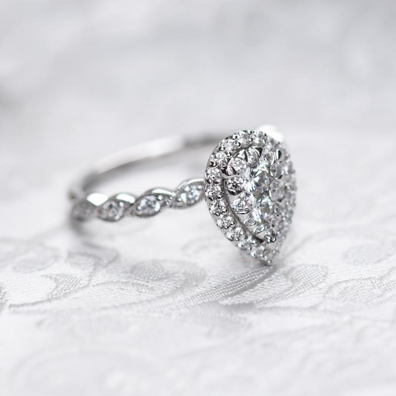 Zlatý zásnubný prsteň s diamantmi 49583