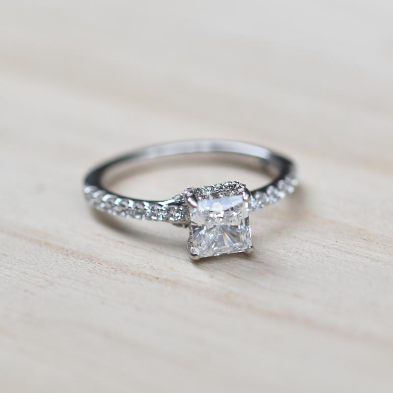 Zásnubný prsteň s diamantom 49603