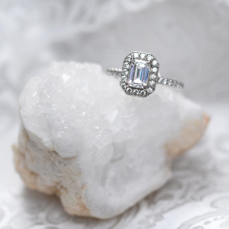 Zásnubný prsteň s diamantmi
