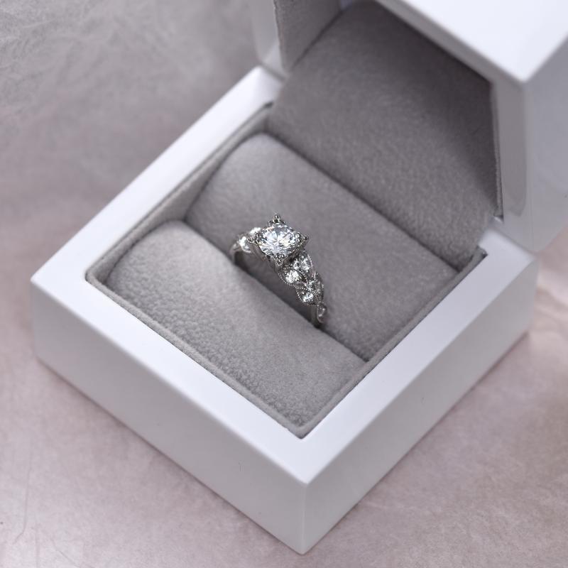Romantický zlatý vintage prsteň s diamantmi 49653