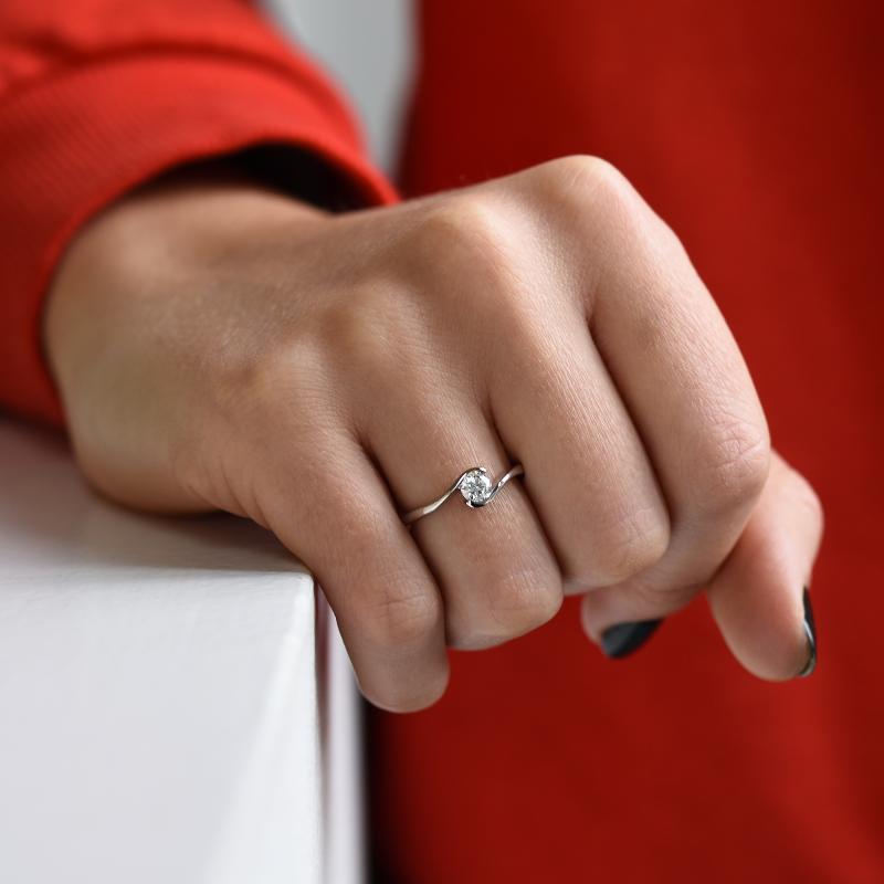  Platinový zásnubný prsteň s diamantom 50483