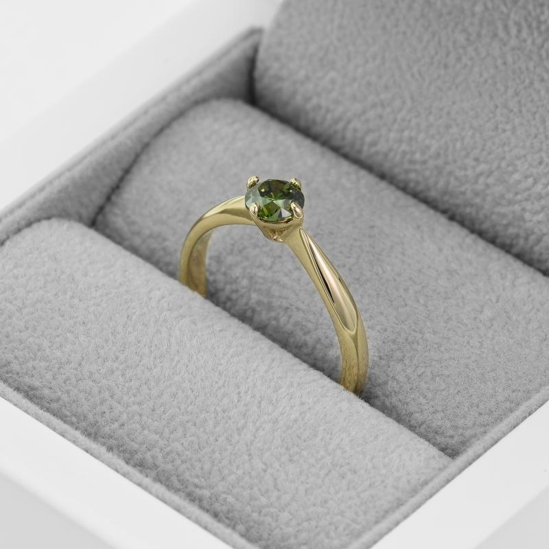 Prsteň so zeleným diamantom