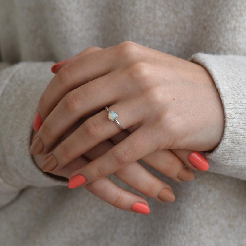 Minimalistický prsteň s opálom 52393