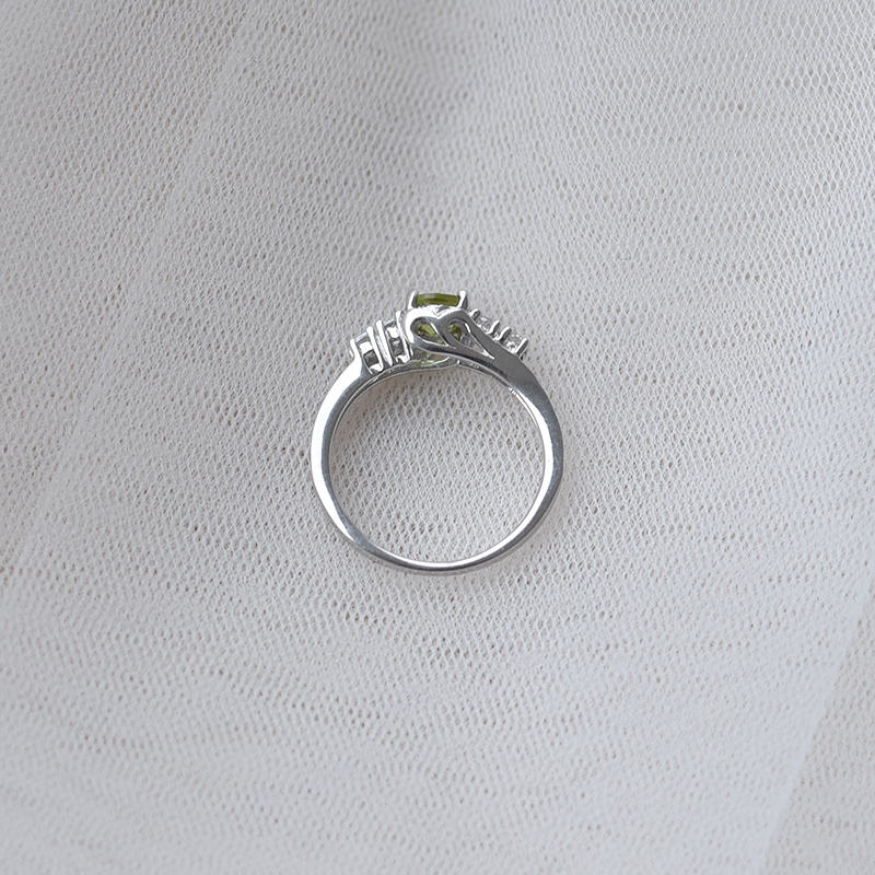 Romantický prsteň s olivínom 58533