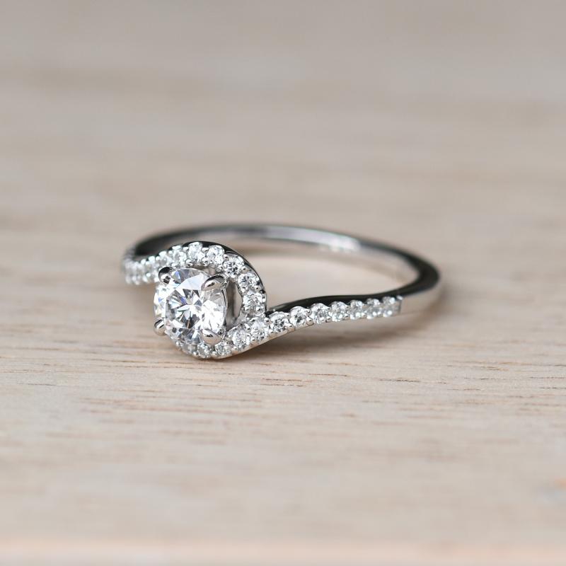 Zásnubný prsteň s diamantmi 68413