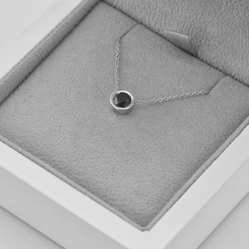 Platinový náhrdelník s čiernym diamantom 71363