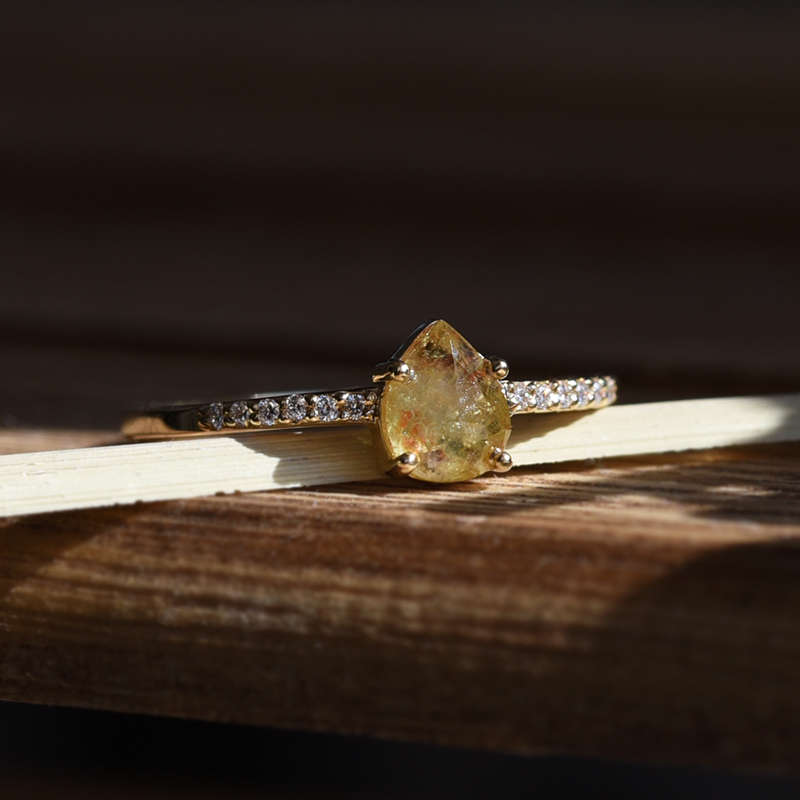 Dokonalý zásnubný prsteň so žltým diamantom 78243