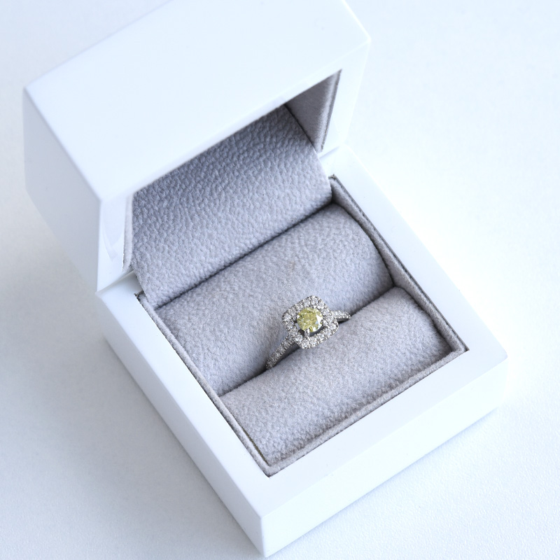 Zásnubný prsteň so žltým diamantom z bieleho zlata 84343