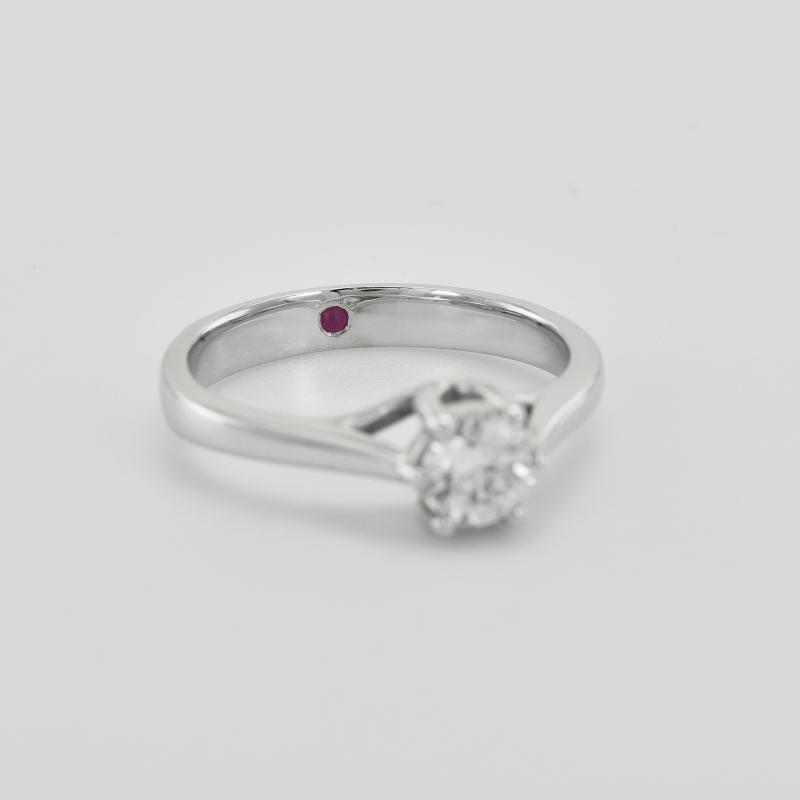 Zásnubný prsteň s diamantom a rubínom Sores 90313