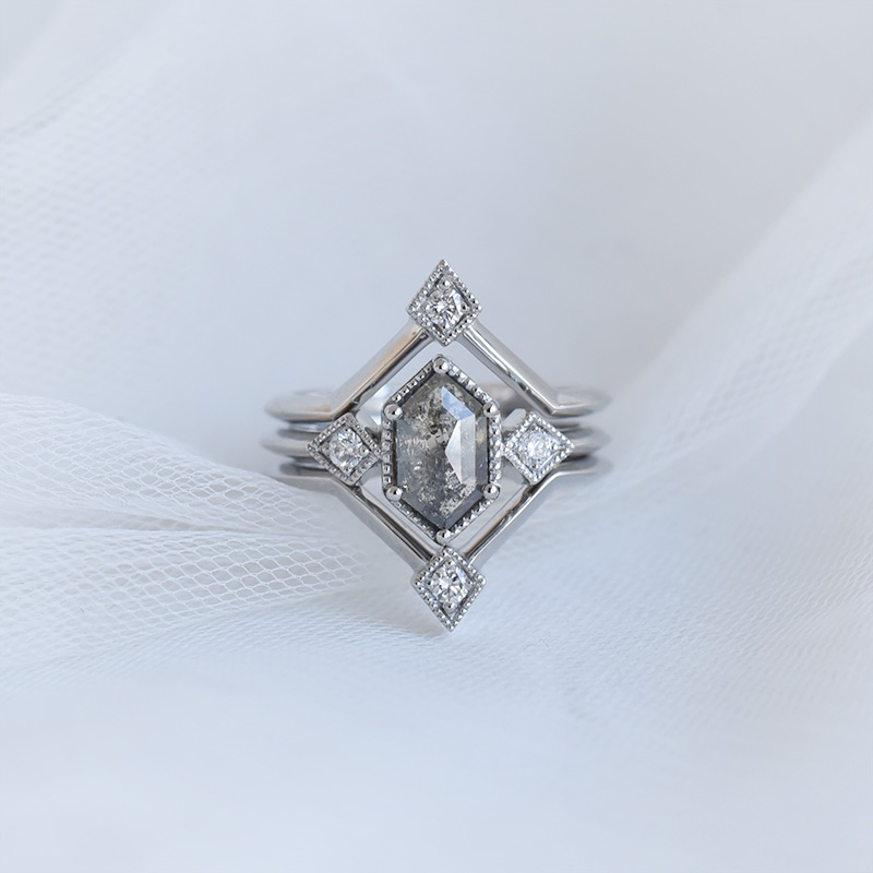 Jedinečný prsteň s diamantmi Elron 95923