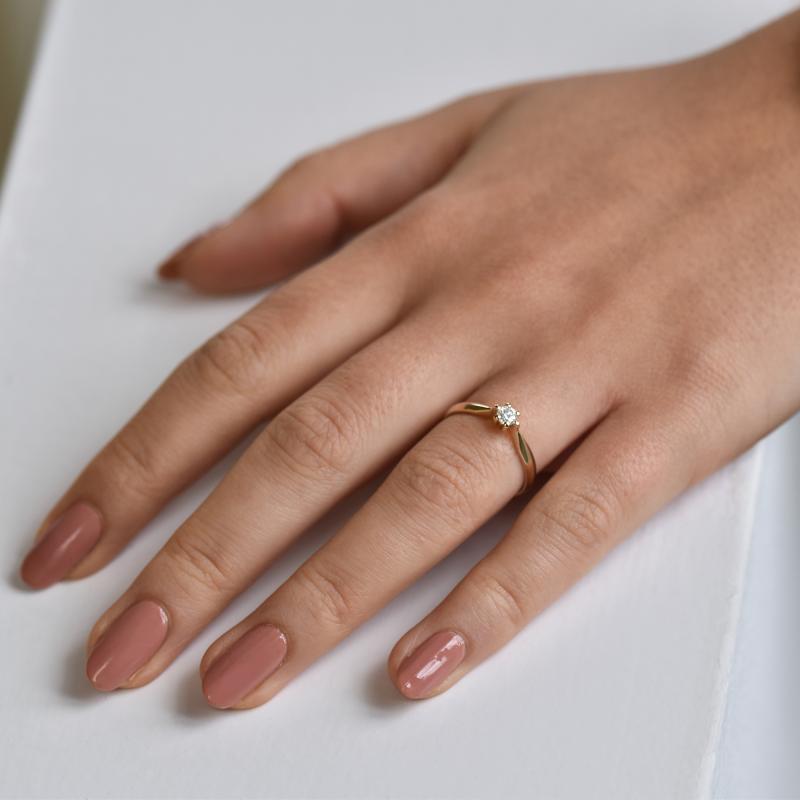 Zlatý zásnubný prsteň s diamantom Isma 1004