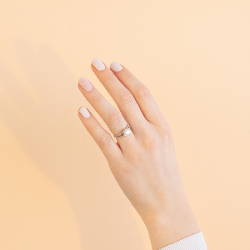 Zásnubný prsteň s moissanitom a diamantmi Leona 100954