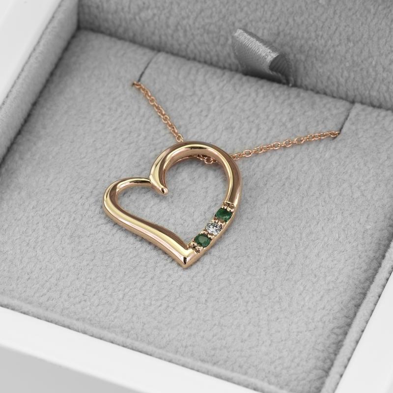 Strieborný prívesok srdce so smaragdmi a diamantom Janey 103584