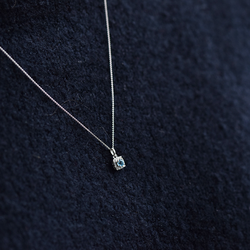 Strieborný akvamarínový halo náhrdelník s lab-grown diamantmi Willie 104264