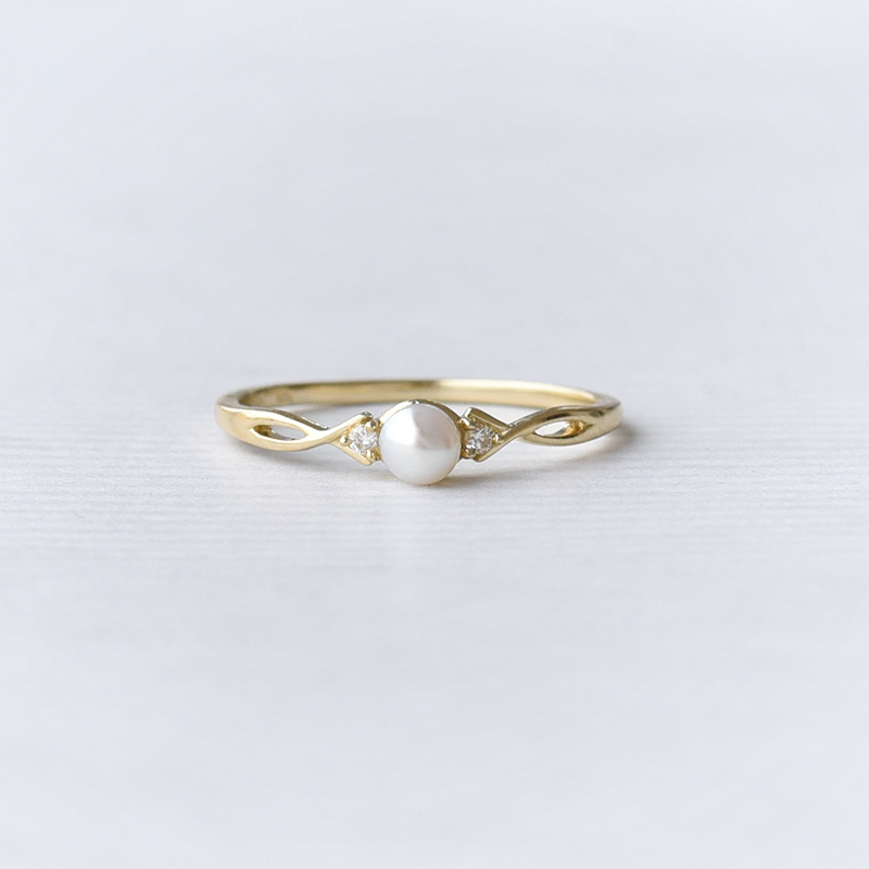 Strieborný elegantný perlový prsteň s lab-grown diamantmi Carmen 104464