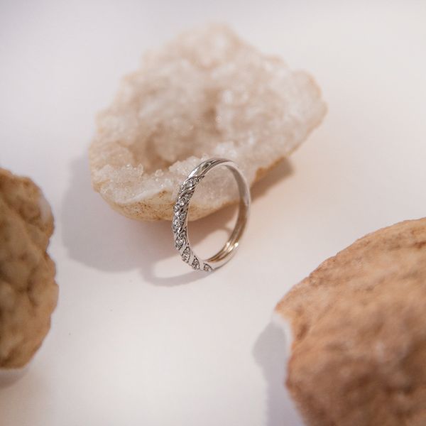 Prepletaný eternity prsteň s diamantmi Chace 107894