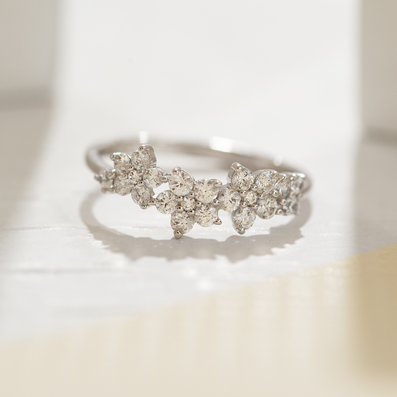 Kvetinový prsteň s lab-grown diamantmi Shauna 110394