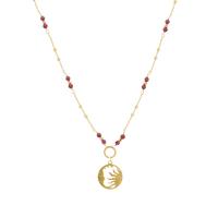 Pozlátený náhrdelník s granátovými korálkami a príveskom Luna