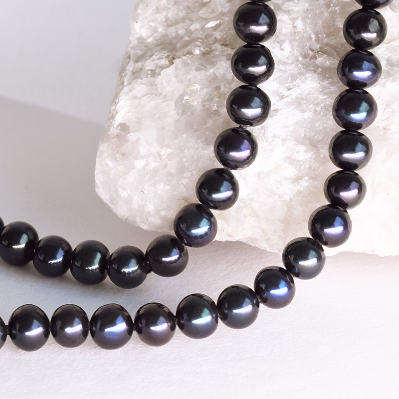 Strieborný náhrdelník s čiernymi perlami Davita 115954
