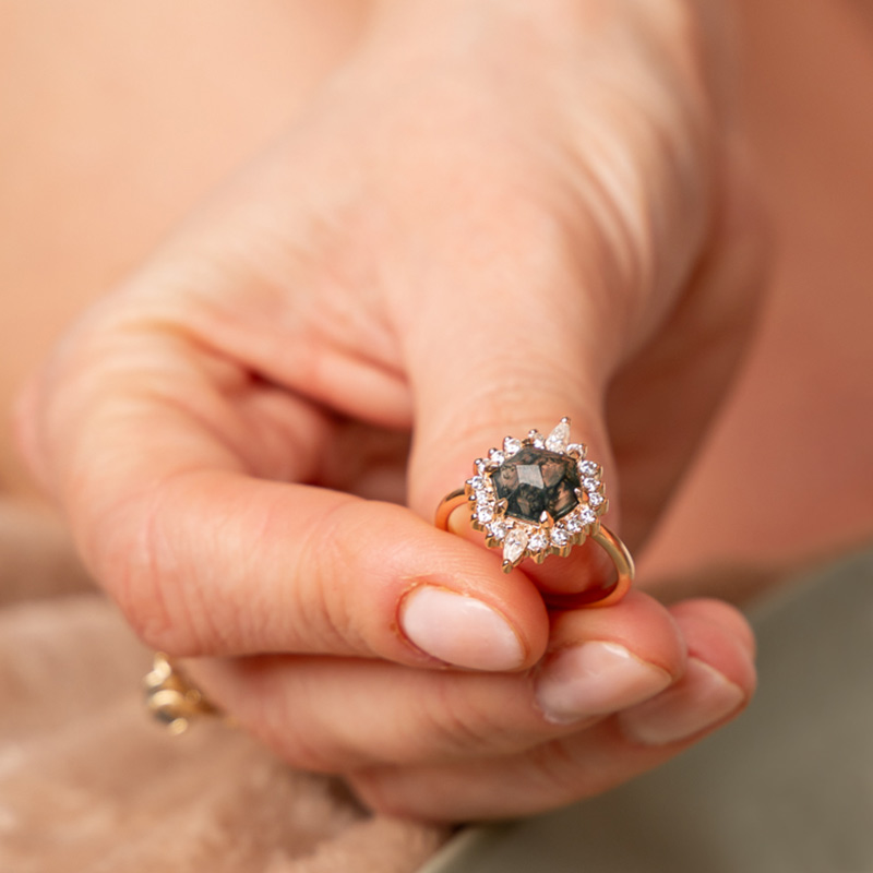 Elegantný prsteň s machovým achátom a moissanitmi Rikki 118304