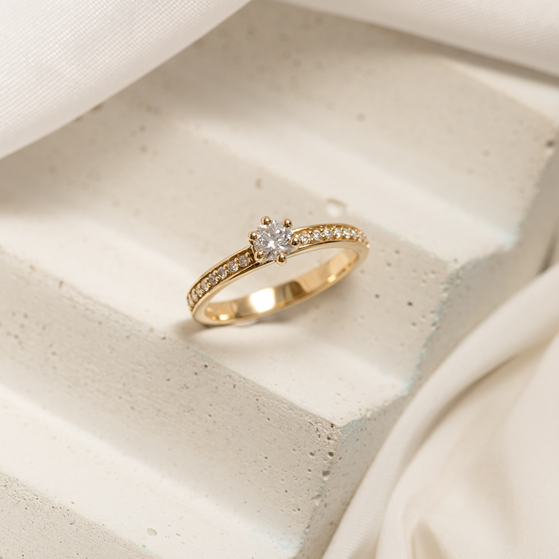 Zásnubný zlatý prsteň s diamantmi Fuena 124714