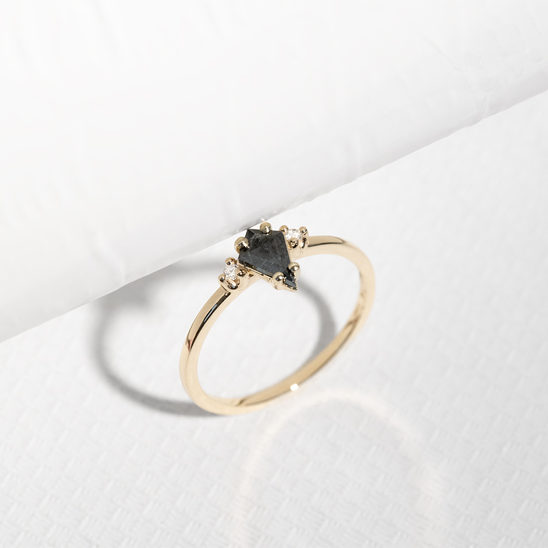 Zlatý prsteň s kite salt and pepper diamantom Hanna 125614