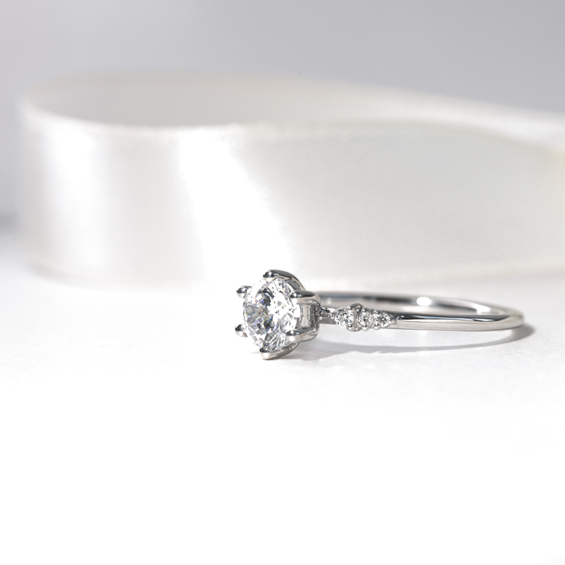 Zásnubný prsteň s diamantmi Janyne 128094