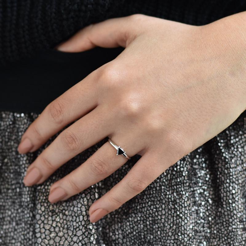 Zlatý prsteň s čiernym trillion diamantom Zanett 37534
