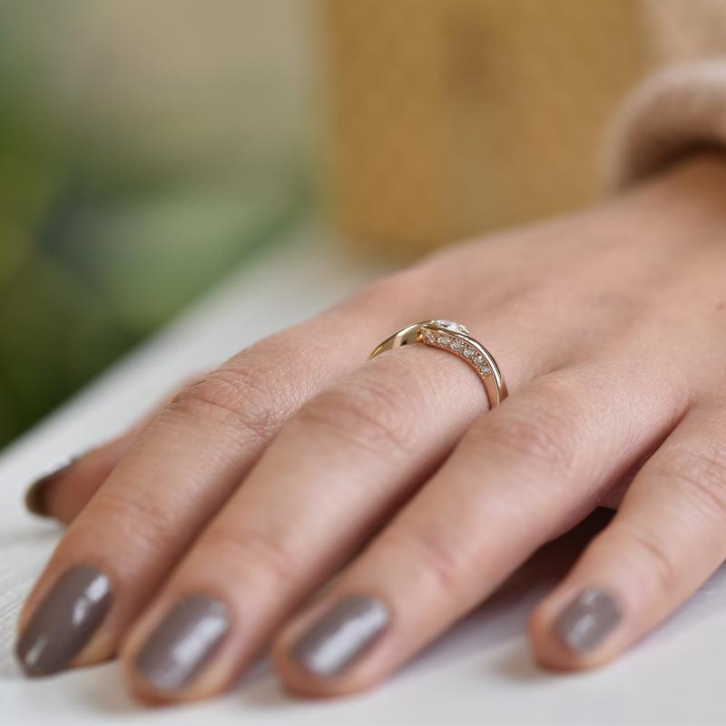 Zlatý prsteň s diamantmi 38824