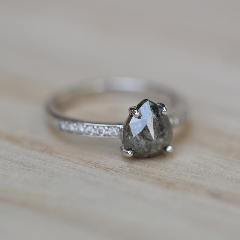 Salt´n´pepper diamantový prsteň 44234