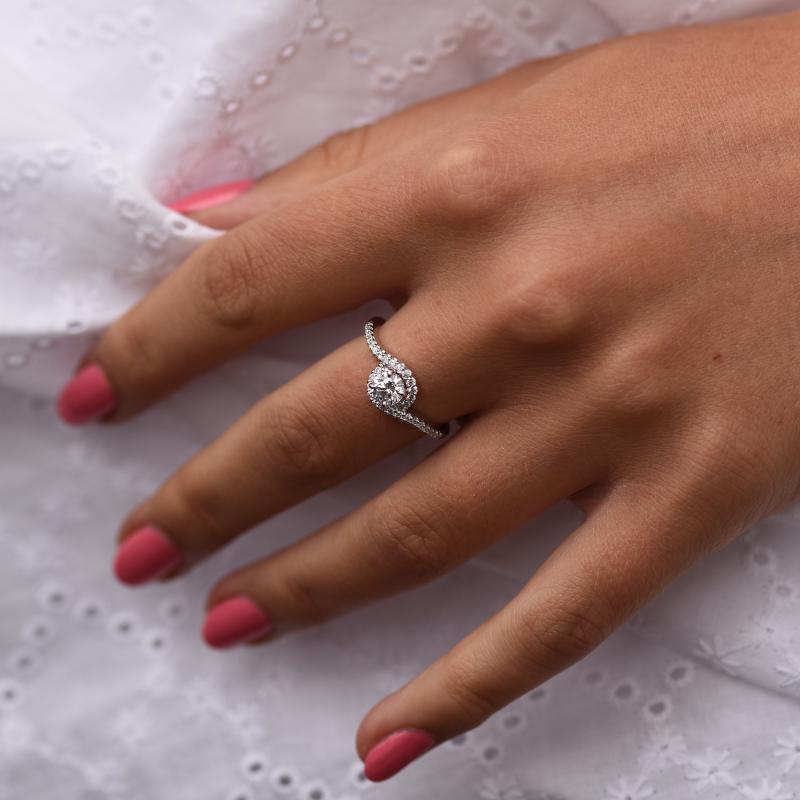 Elegantný zlatý prsteň plný diamantov 48104