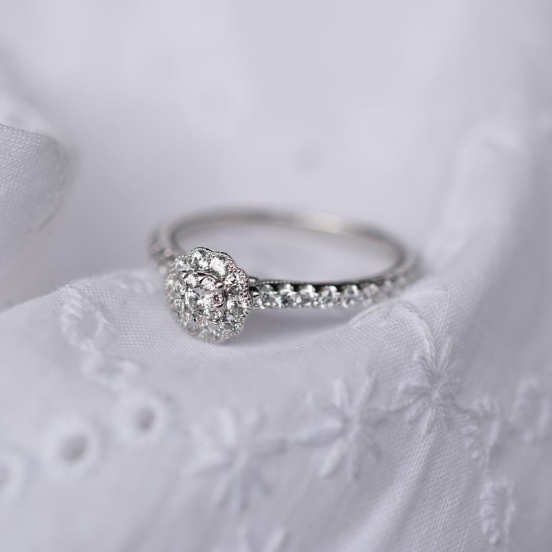 Halo zásnubný prsteň s diamantovým kvetom 48334