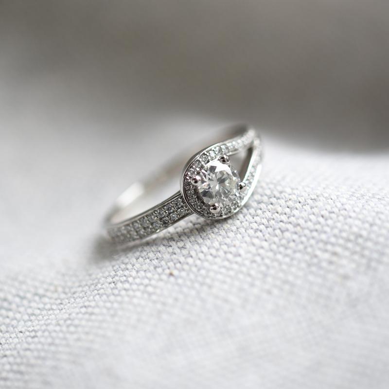 Platinový zásnubný prsteň s diamantmi 49234