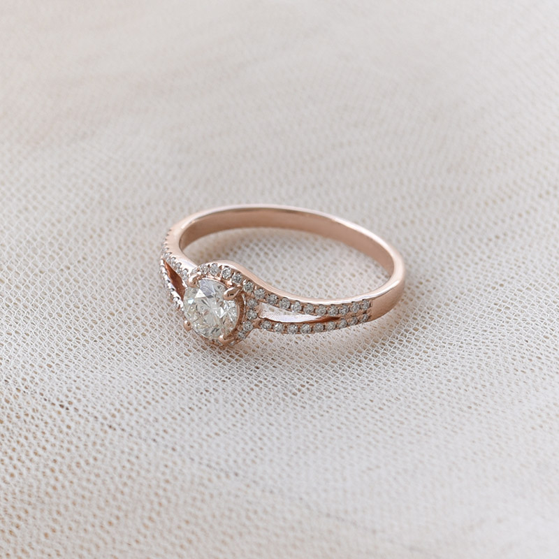 Zlatý zásnubný diamantový prsteň 69504