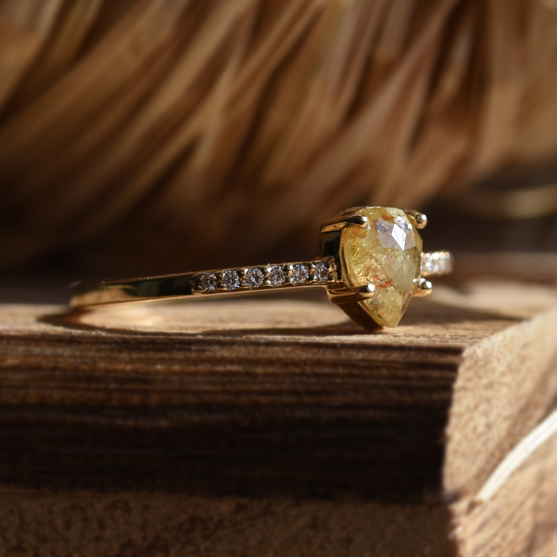 Dokonalý zásnubný prsteň s pear diamantom 78244