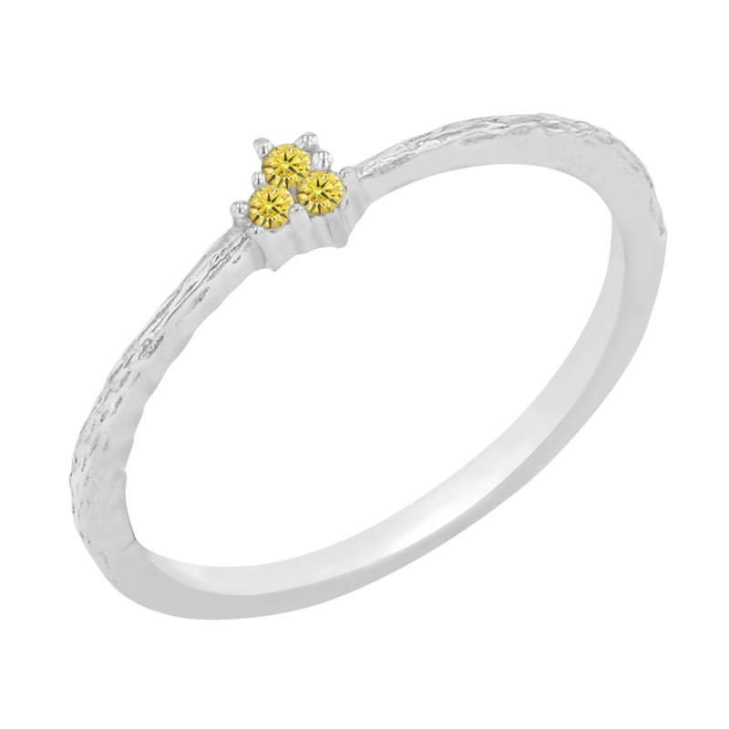 Tepaný prsteň so žltými diamantmi zo striebra