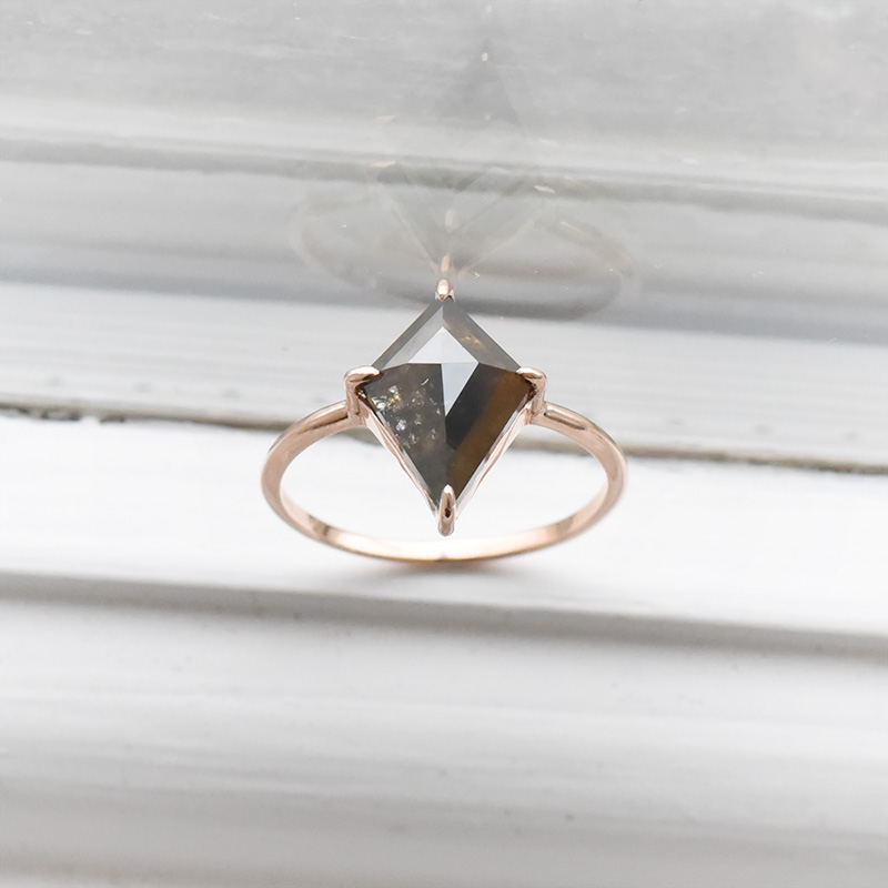 Minimalistický prsteň s diamantom 91034
