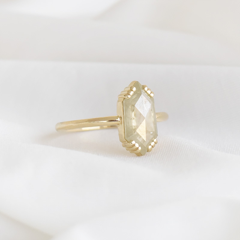 Zlatý prsteň so salt and pepper diamantom