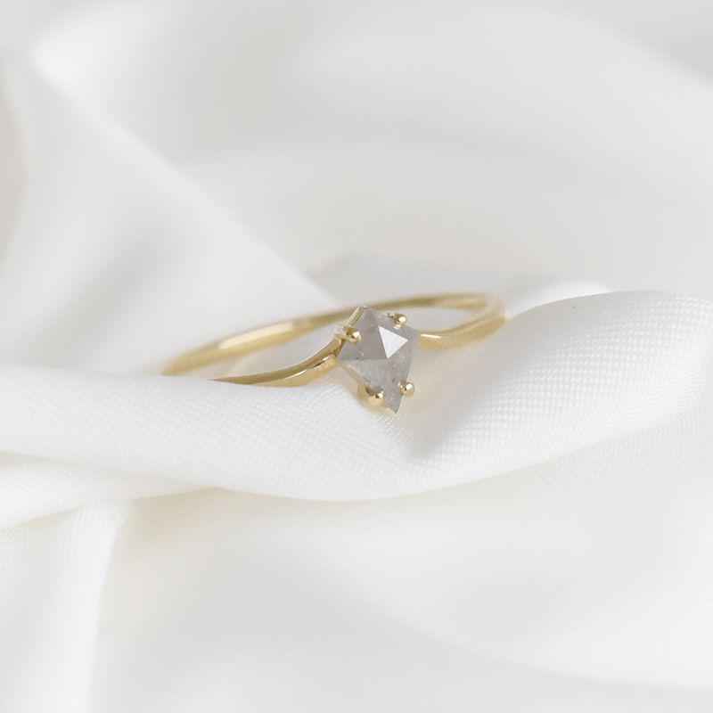 Zlatý minimalistický prsteň 92704