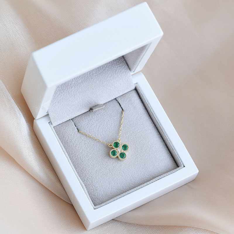 Smaragdový náhrdelník s diamantom 93484